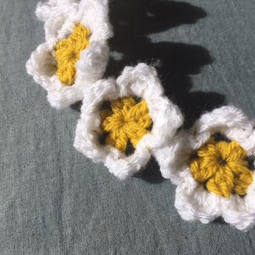 Daisy chain head band
