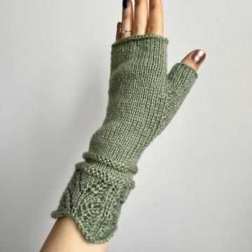 Lacy Cuff Fingerless Mitts