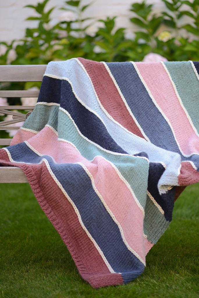 Color Divide Blanket