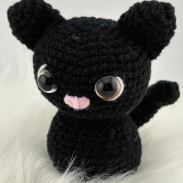 Black Cat Amigurumi – Easy Crochet Pattern (Beginner Friendly) Available in English and Portuguese