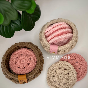 Face scrubbies with basket