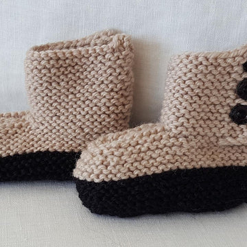 Cassandra - side buttoning boots