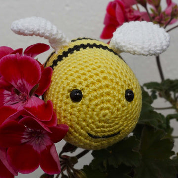 Crochet pattern: bee Summsumm!