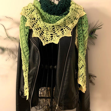 Flat Triangular Scarf "Daphnis"