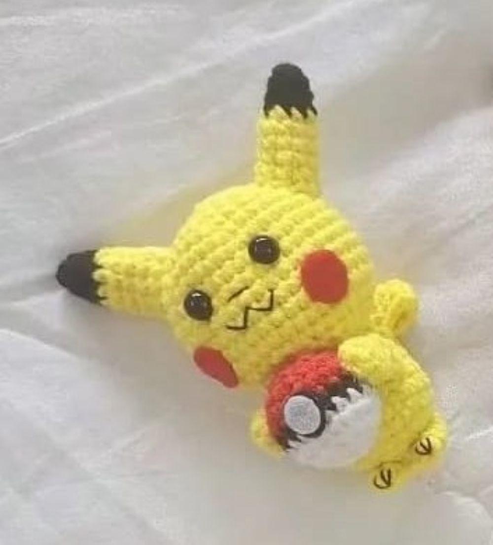 Cuty PikaPika Amigurumi with Heart/ Ball Pendant Crochet Pattern