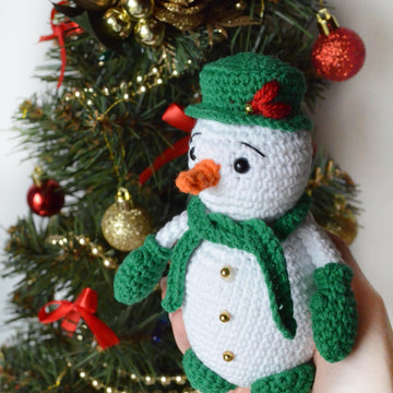 Crochet snowman amigurumi pattern