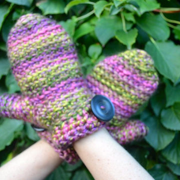 Mittens with a button