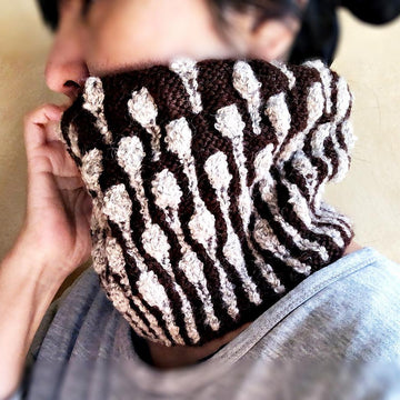Nyoki-nyoki cowl
