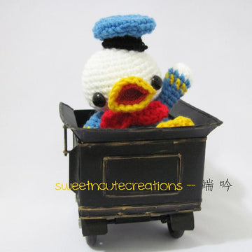 Amigurumi baby donald duck