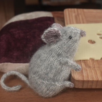 Wee Mouse Knitting Pattern