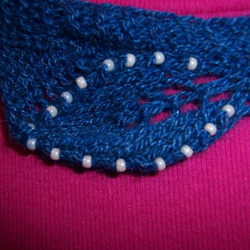 Leaves 'n' Pearls bead-knitted necklace
