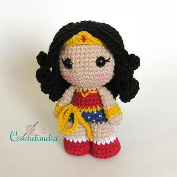 Wonder Woman Classic amigurumi doll - crochet pattern by Crochelandia
