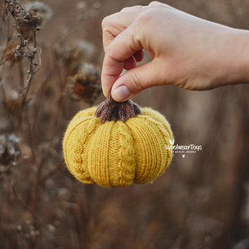 Cozy cable pumpkins. Knitted Pumpkin Pattern.