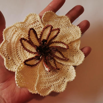 Large 3D flower pattern
