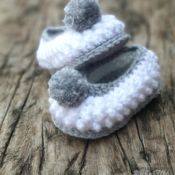 Baby Slipper with Pom Pom's baby bootie pattern