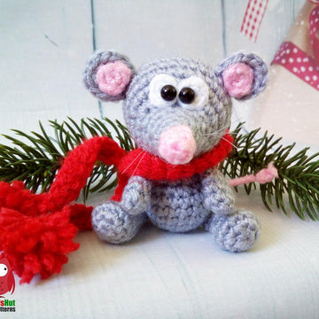 231 Little Rat Mimi with a scarf
