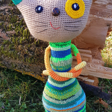 Scrap yarn cat
