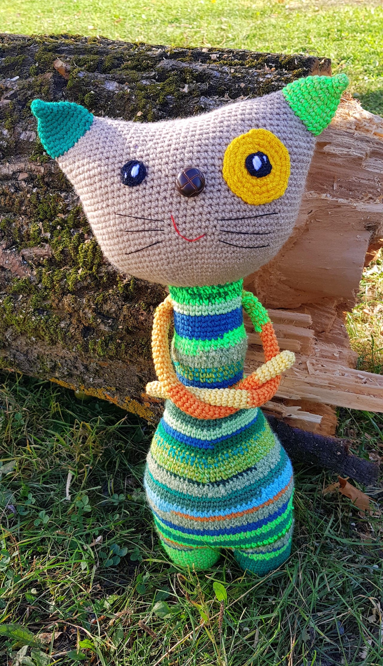 Scrap yarn cat