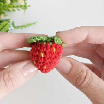 Crochet strawberry pattern, easy crochet keychain NO SEW pattern