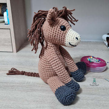 Harrold the Horse - US Terminology - Amigurumi