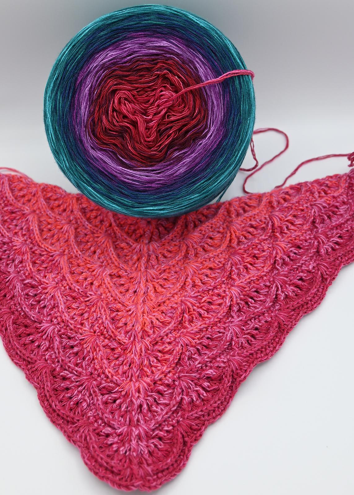 Triangular shawl "Aurelia"