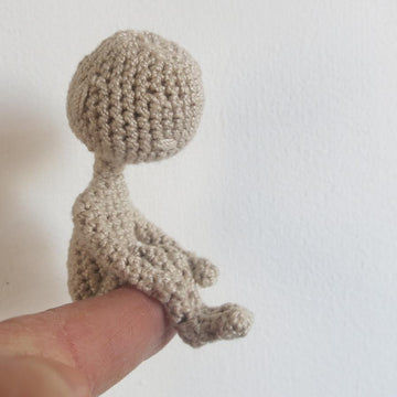 Tiny doll base