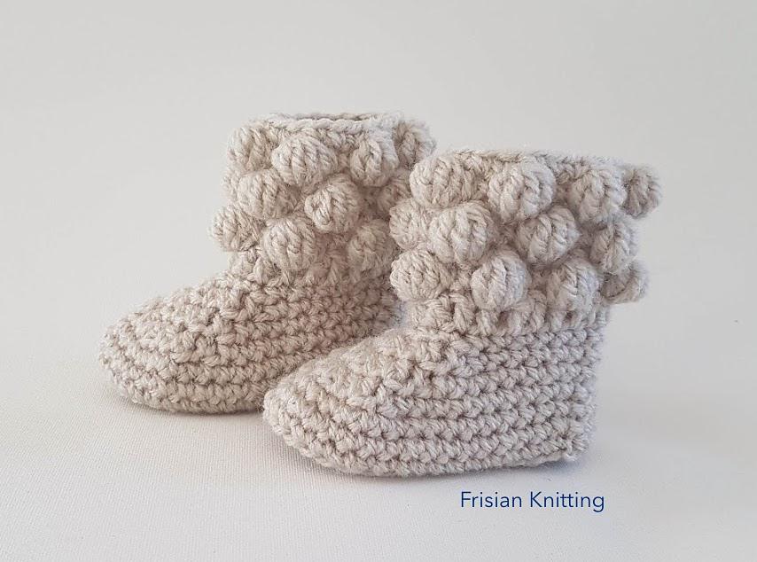 Baby booties bobble