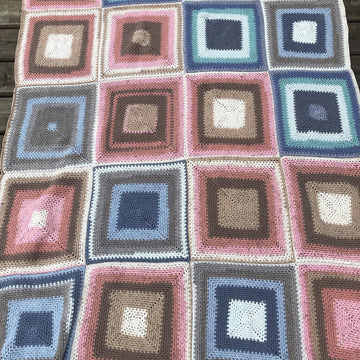 Around the Bend Throw