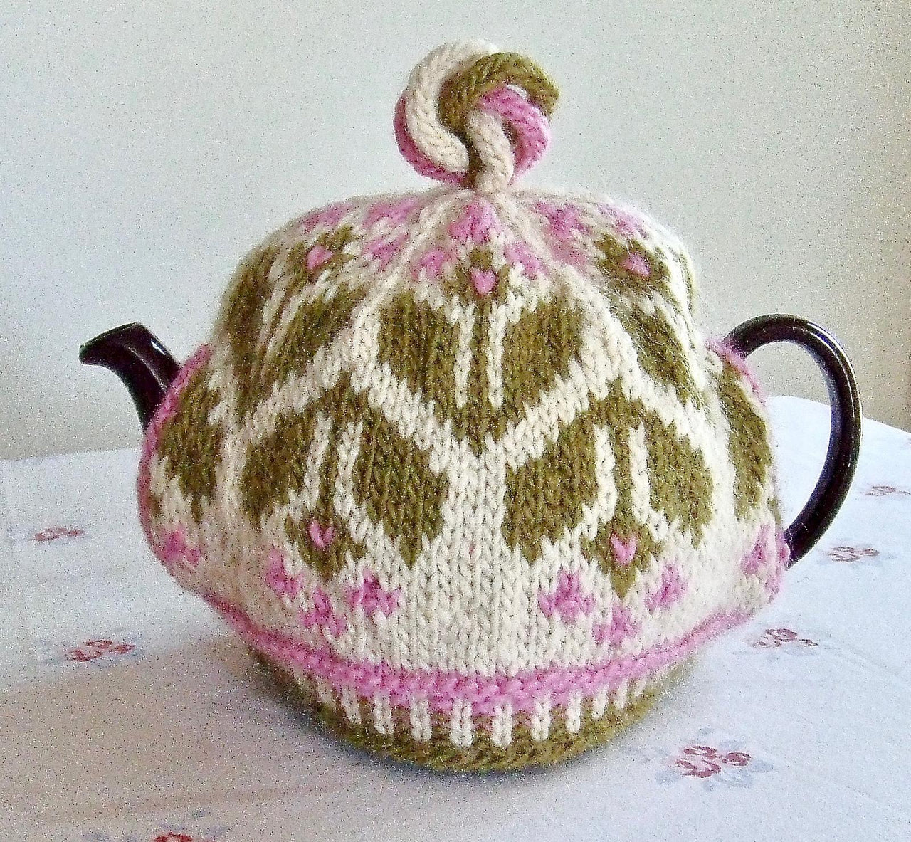 Blanket, Hat & Booties in Hayfield Baby Bonus Spots - 5445 - Downloadable PDF