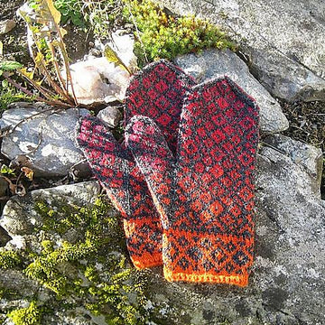 Diamonds Mittens