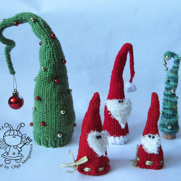Three santa and a large Christmas tree