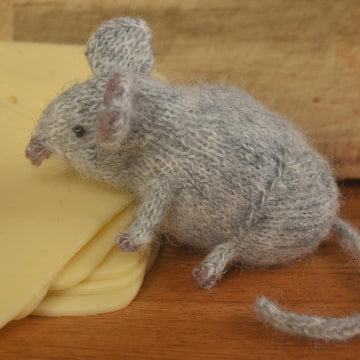 Wee Mouse Knitting Pattern