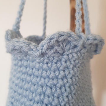 Tulip wrist bag