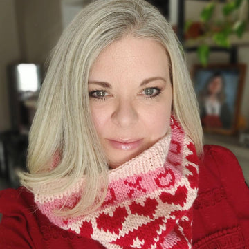 Hearts & Kisses Cowl