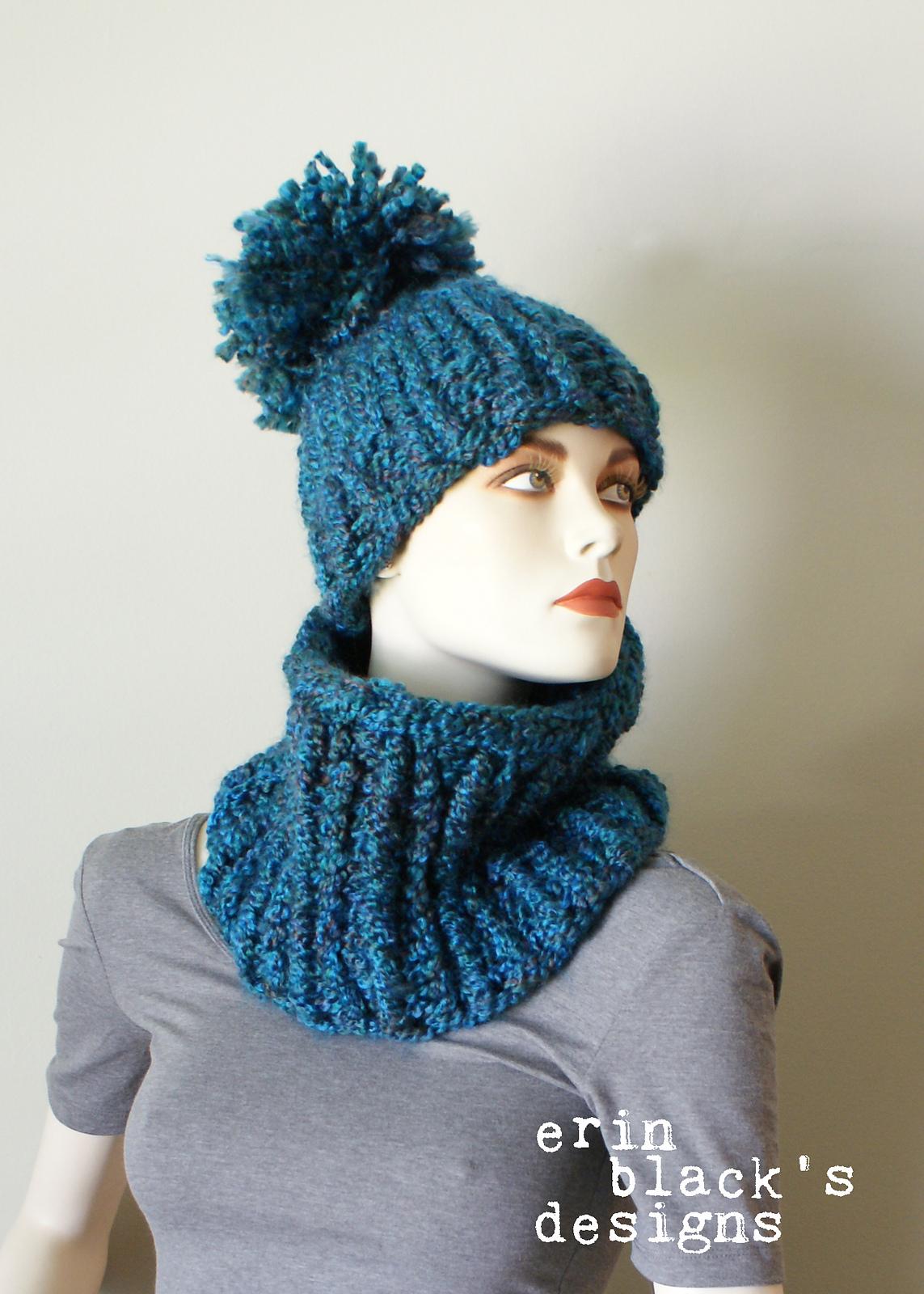Chunky Knit Pom-Pom Hat and Cowl Set (Hat026)