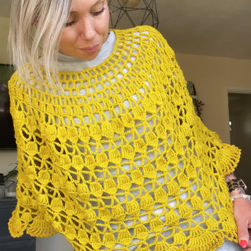 Cupcakes & Fan’s Poncho