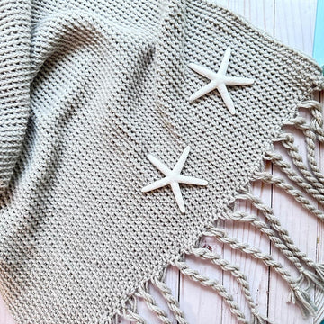 Blanket with twisted fringe