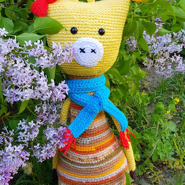 Scrap yarn giraffe