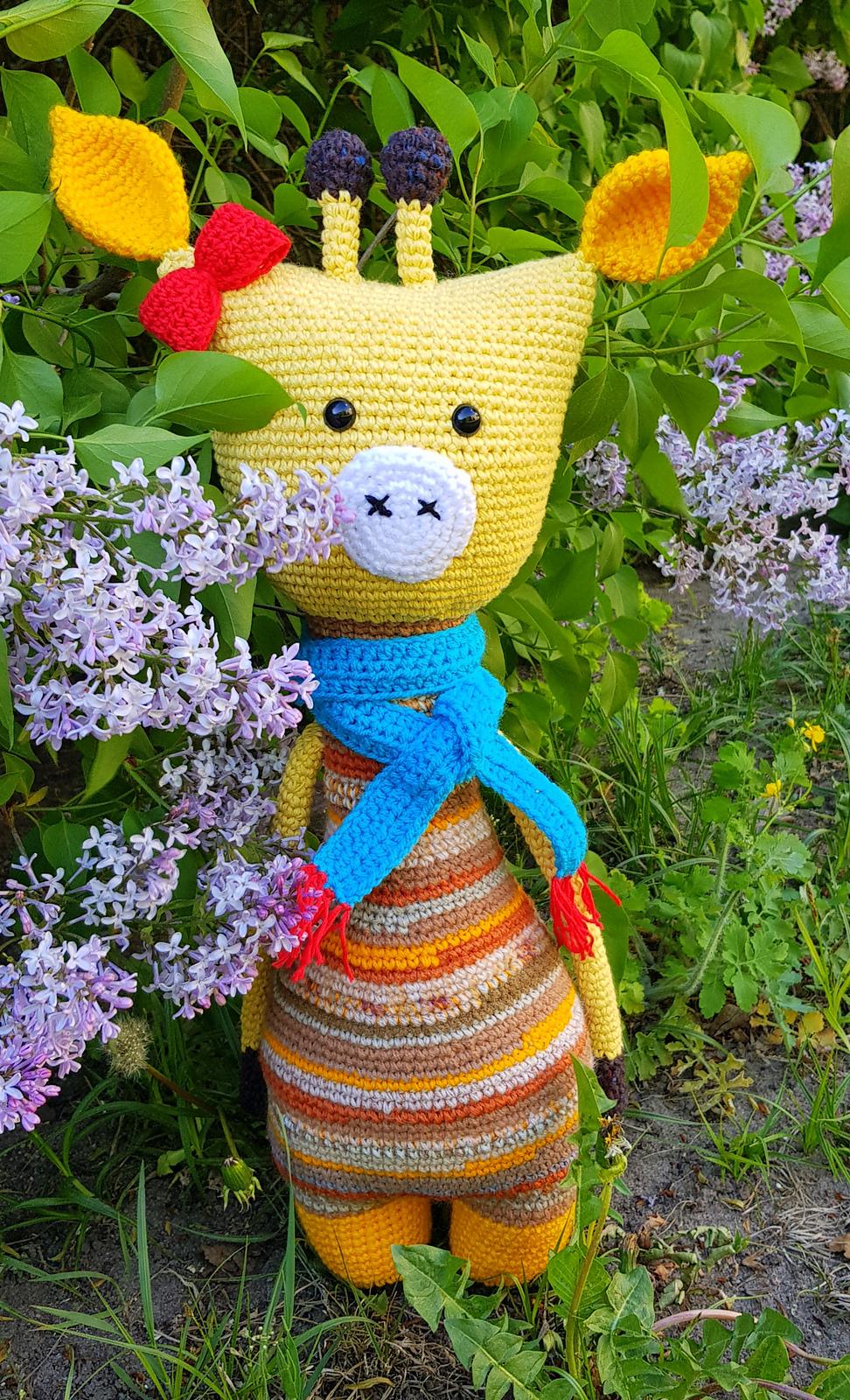 Scrap yarn giraffe