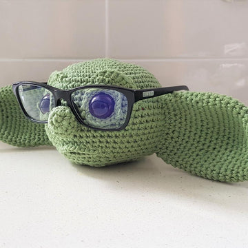 BABY ALIEN GLASSES HOLDER