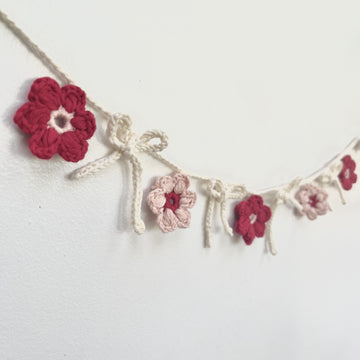 Ditsy Flowers & Bows Crochet Garland Pattern