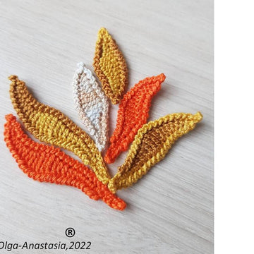 Leaves in three sizes in autumn crochet decor