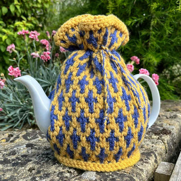 Medieval Cross 4 Cup Teapot Cosy Knitting Pattern