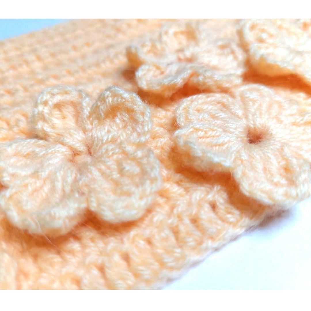 Blanket pattern with flowers pattern