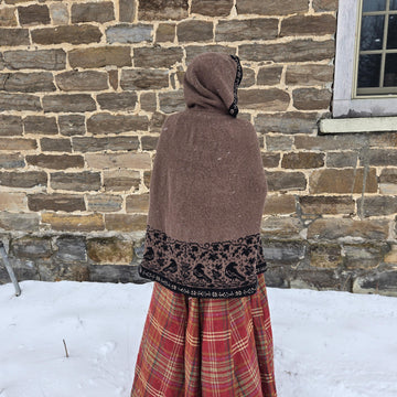 Corby Weemin I DK hooded cape