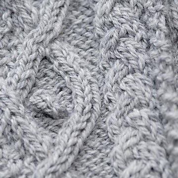 Marit - Hooded scarf with cables and nubs