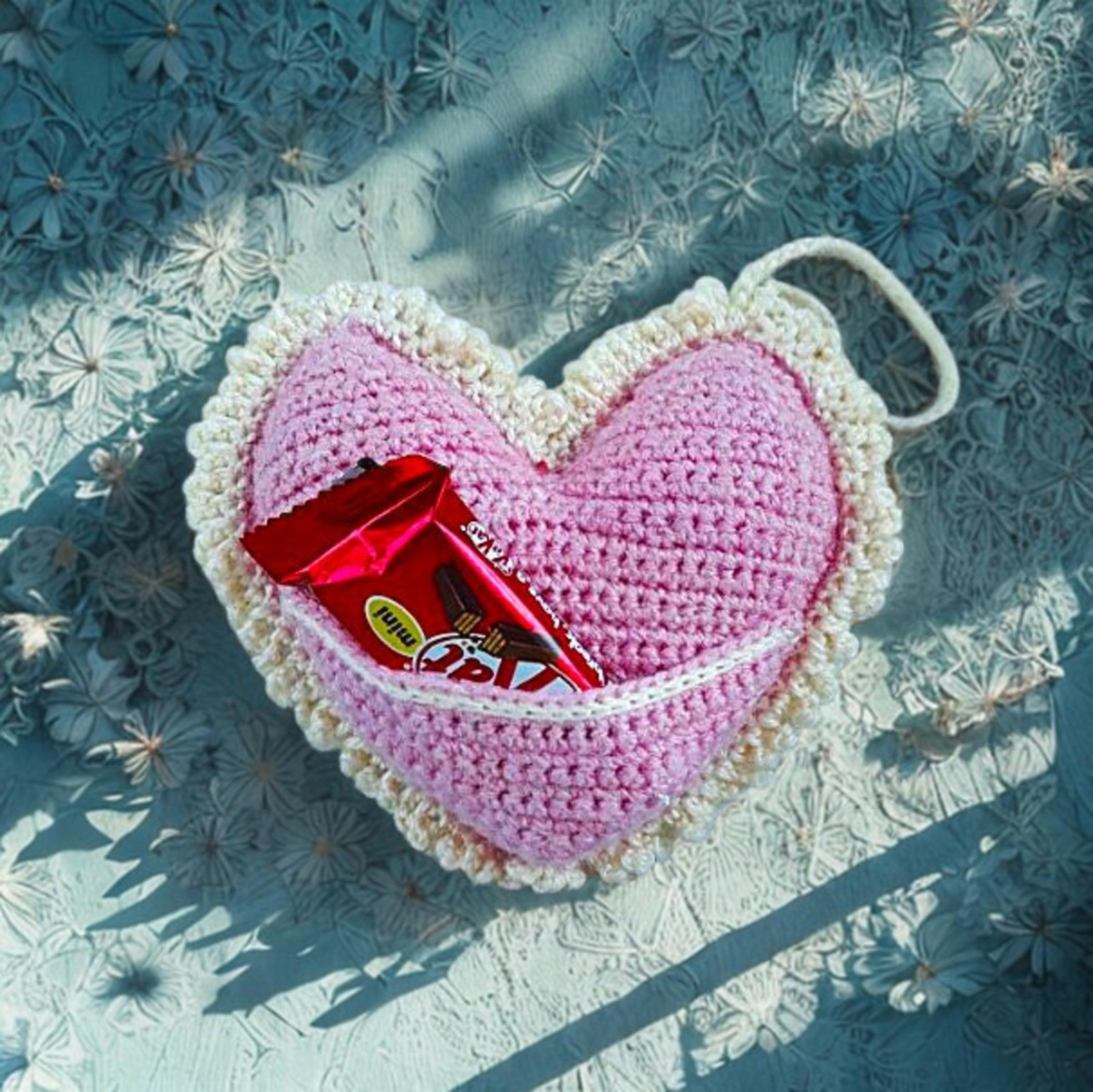 Valentine plush Heart Pillow with a pocket crochet pattern (PDF file)