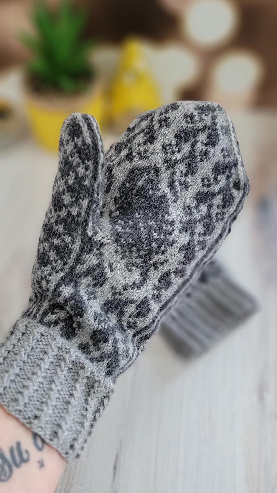 To Catch A Crow Mittens