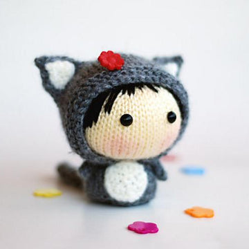 Gray Girl-Cat ( knitted round ). Toy from the Tanoshi series.