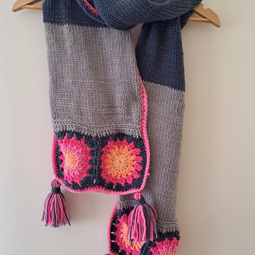 Scarf Sentro machine with granny square